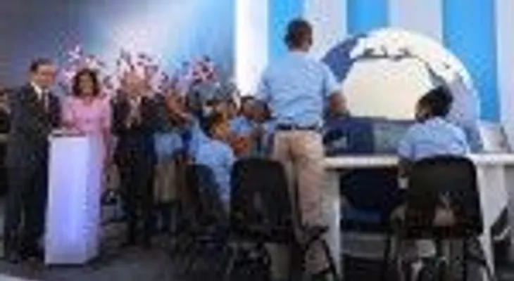 Medina encabeza actos por apertura del nuevo año escolar