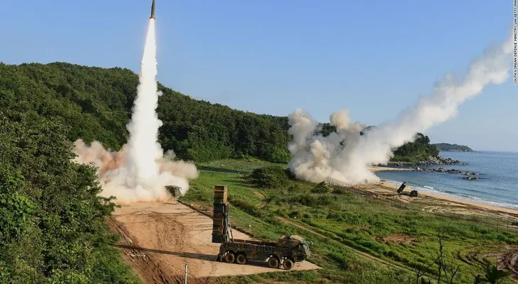 Corea del Sur, en muestra de fuerza, lanza misil capaz de golpear sitio de lanzamiento de Corea del Norte