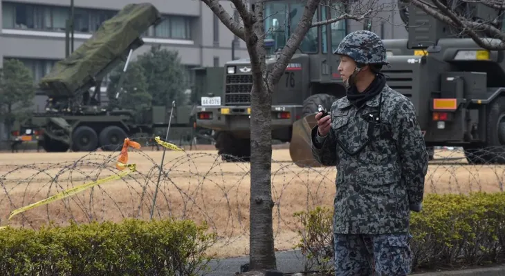Japón podría dejar su postura pacifista para enfrentar amenaza nuclear de Corea del Norte