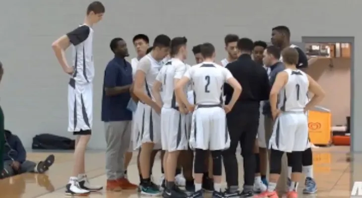 Robert Bobroczky, cada vez más cerca de la NBA: el "adolescente más alto de Europa" debutó en el baloncesto pre universitario