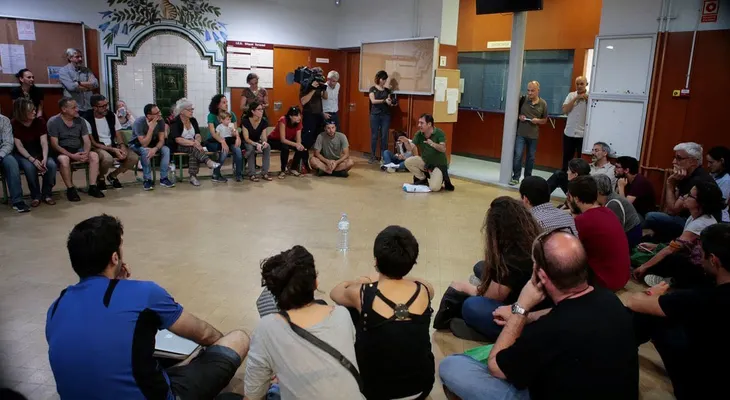 Referéndum en Cataluña: independentistas prometen defender los centros de votación