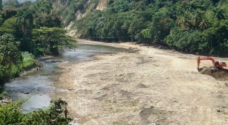 Diputado denuncia complicidad en depredación ríos en Puerto Plata