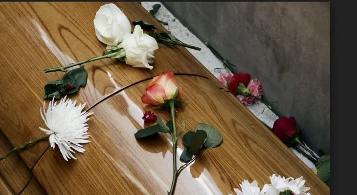 Hallan 11 cadáveres abandonados en funeraria de EEUU 