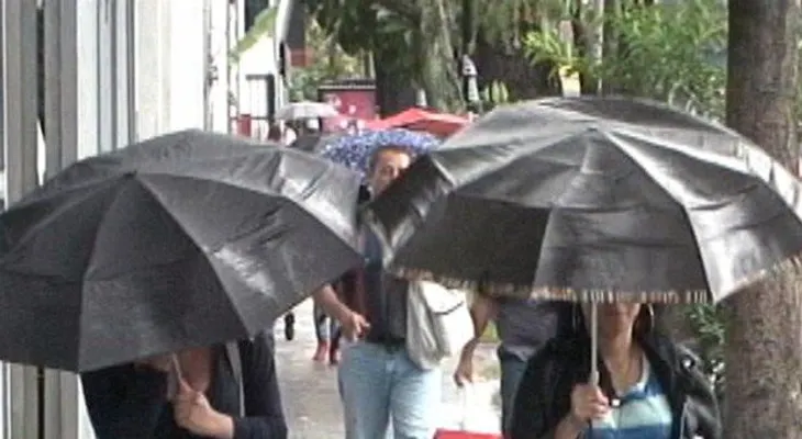 Onda tropical traerá lluvias este viernes 