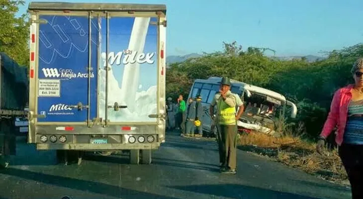 Un muerto y 6 heridos durante accidente en ruta Azua-Baní 