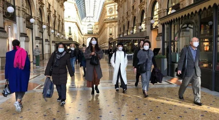 Lombardía multará con 400 euros a quienes no se protejan del coronavirus usando mascarillas 