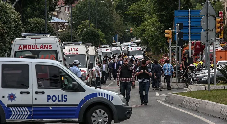 Ataque con carro bomba en Turquía deja varios muertos