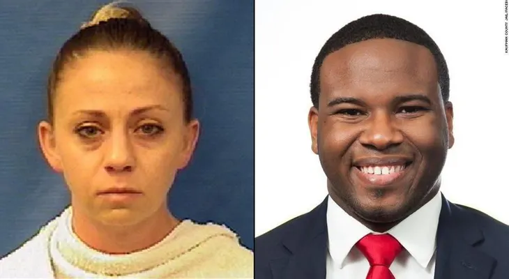 Acusan a una policía de Dallas de matar a un vecino negro