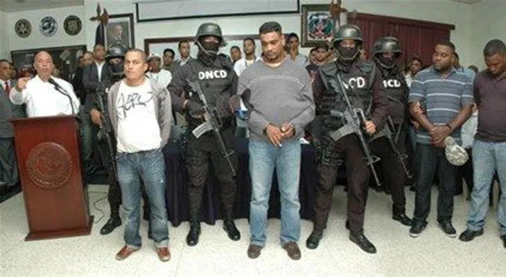 DNCD expulsa 2 de sus miembros por supuesta vinculación caso 30 kilos