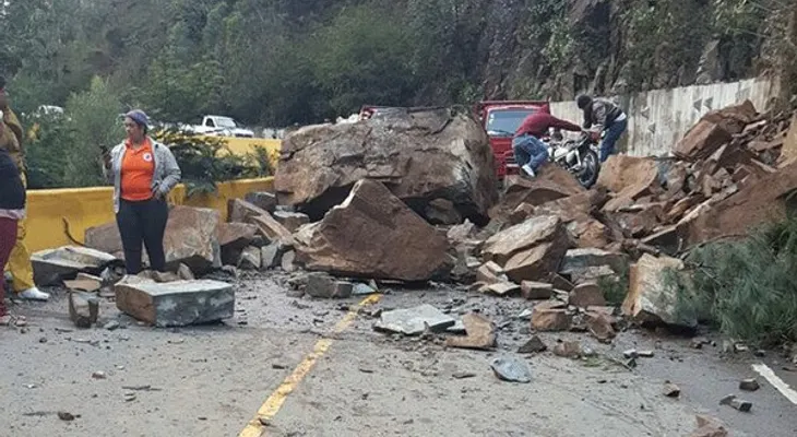 Derrumbe impide tránsito entre Jarabacoa y Constanza