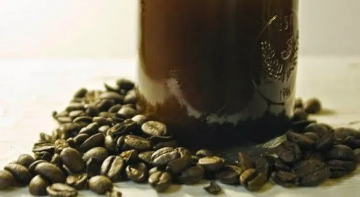 Crema de café para mejorar el contorno de los ojos