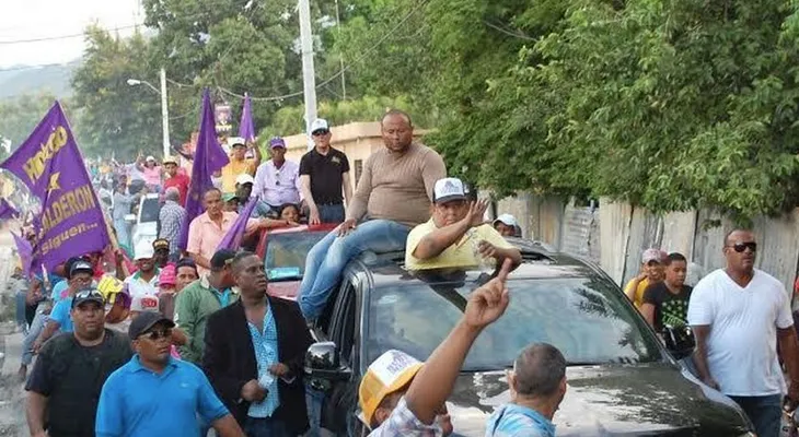 Rafael Hidalgo realiza marcha caravana en busca de ser el próximo alcalde de Azua