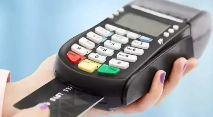 Nunca, nunca, pero nunca, se te ocurra pagar el saldo mínimo en tu tarjeta de crédito; cancela las que no utilizas
