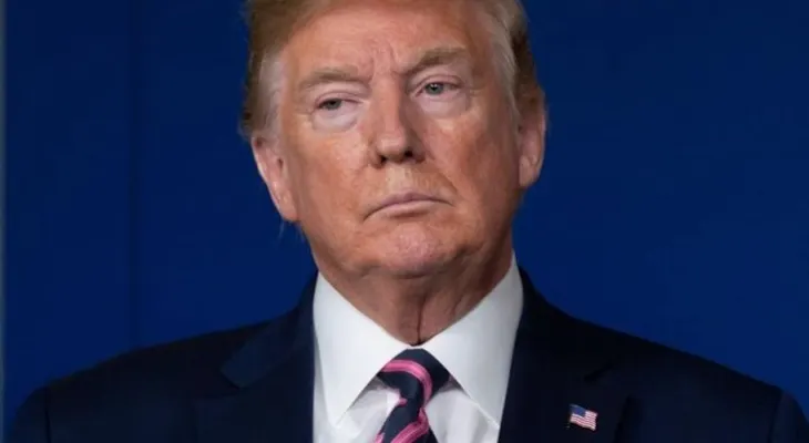 Trump arremete contra medios criticaron sugerencia de tratar coronavirus con desinfectante