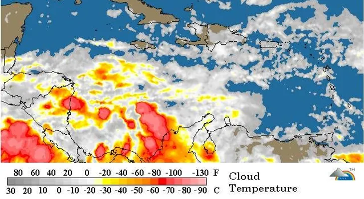 Por altas temperaturas, recomiendan tomar suficientes líquidos y vestir ropa ligera 