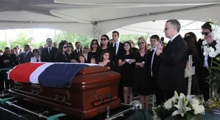 Sepultan restos de Morales Troncoso