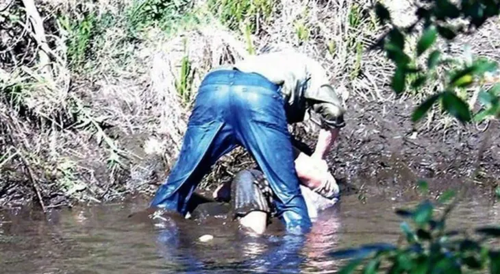 Lo filmaron intentando ahogar a su esposa en un río, sorprende a los jueces: "Me resbalé"