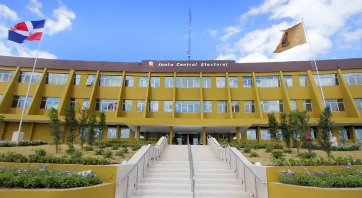 JCE cambia horarios en 10 centros de cedulación