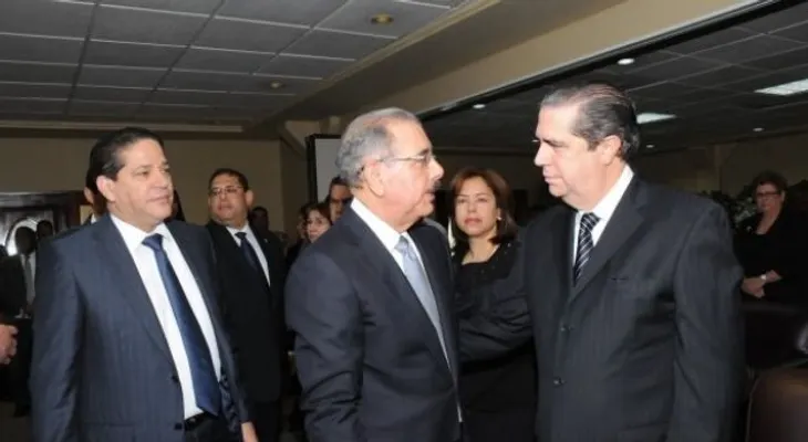 El presidente acude a la funeraria a dar pésame a Francisco Javier García 