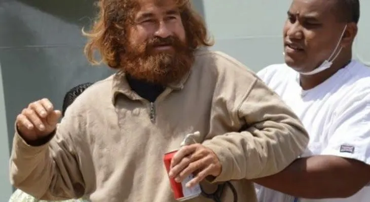 Hombre es comido por tiburón despues de pescarlo