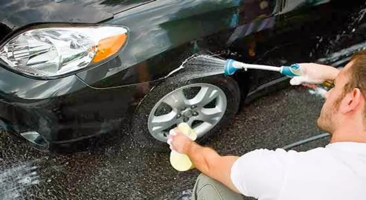 Crean un material que 'cicatrizará' los rayones en los autos