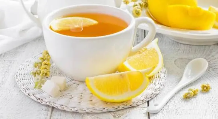 El coronavirus no se elimina con un té caliente de limón y bicarbonato 