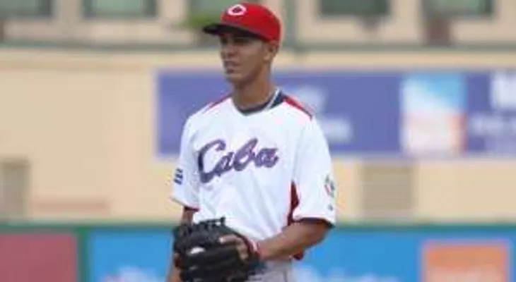 Dodgers finaliza contrato por US$30 millones con lanzador Yaisel Sierra