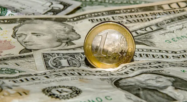 Próximamente: un dólar = un euro