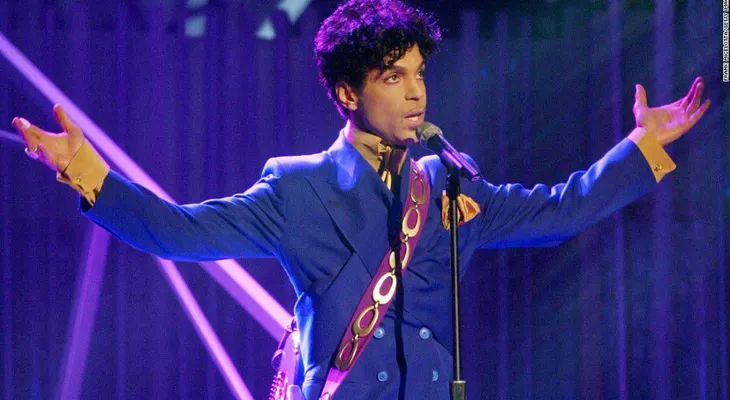 ¿Murió Prince muchas horas antes de que su fuera hallado su cadáver?