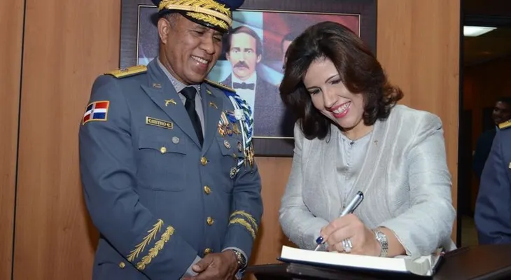 Vicepresidenta y jefe PN inauguran oficina  de Atención a Violencia Intrafamiliar