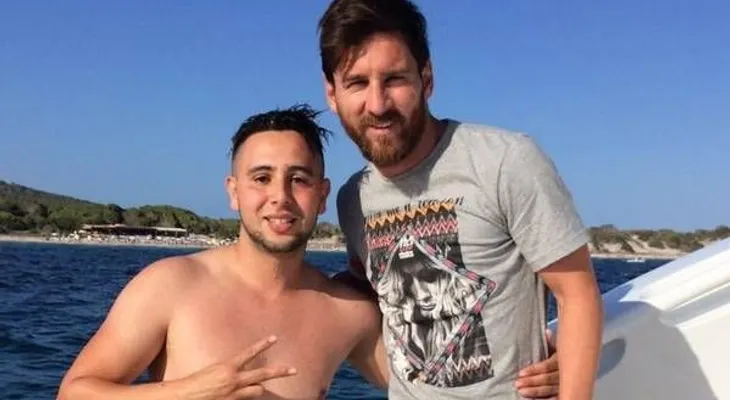 Un joven burla la seguridad y llega hasta el yate de su ídodo Messi