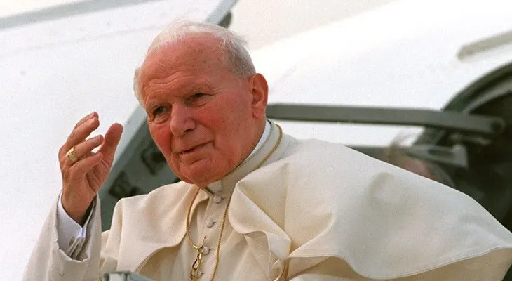 ¿La cara oculta de Juan Pablo II?: Cientos de cartas revelan su "intensa" amistad con una mujer
