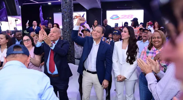 Abel Martínez juramenta equipo político en Nueva York