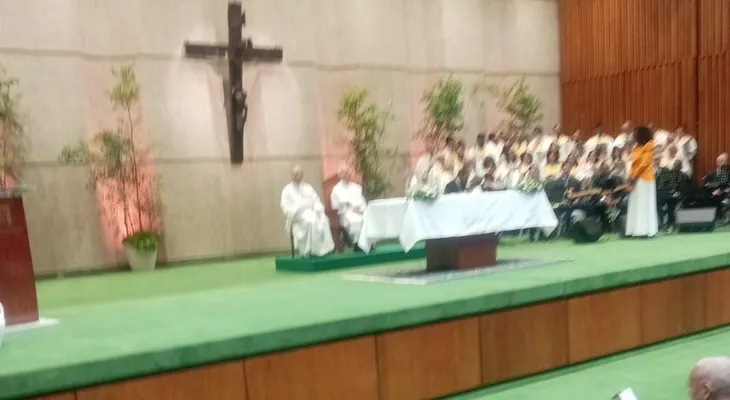 Nota con fotografía: Sacerdote pide honestidad y responsabilidad durante misa por aniversario del Banco Central