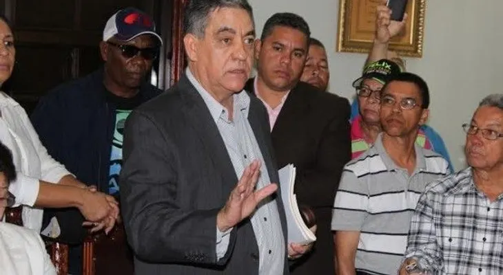 Alcalde de SFM dice es ilegal su suspensión
