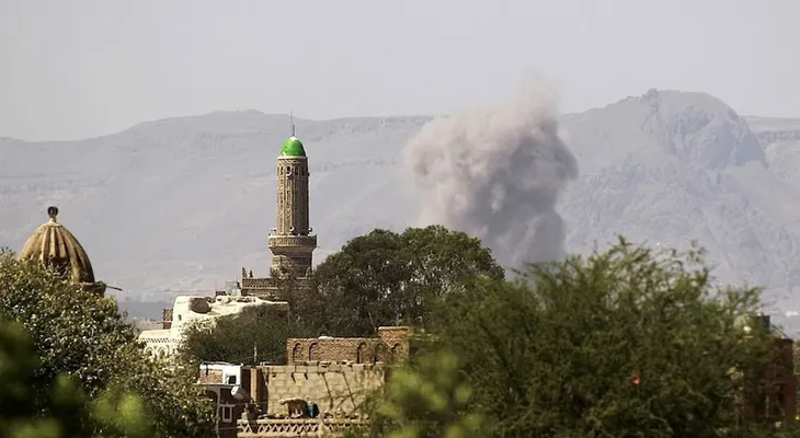Irán acusa a Arabia Saudita de bombardear su embajada en Yemen
