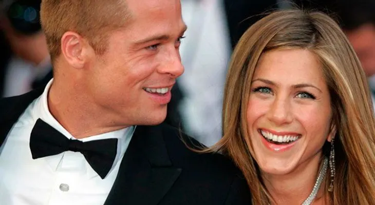 Brad Pitt se mensajea con Jennifer Aniston tras divorcio con Jolie