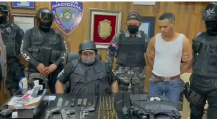 PN apresa a hombre que alegadamente guardaba armas de fuego a desaprensivos