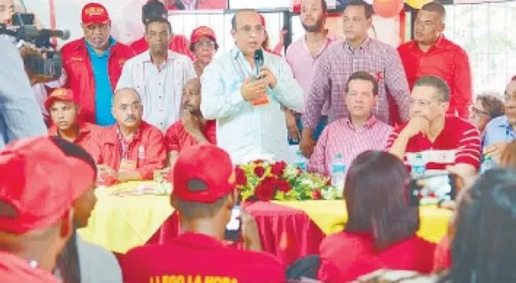 Quique dice hacen fortunas con dinero de obreros