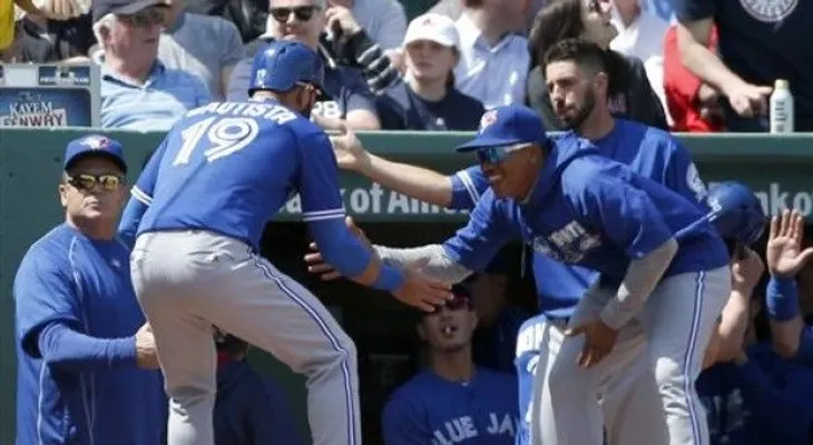 Azulejos vencen 4-3 a Boston con cuatro carreras en la 8va