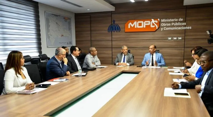 Instalarán mesa de trabajo para reforma administrativa del MOPC 