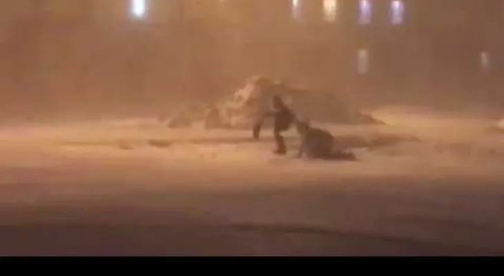 La "ventisca negra" paraliza la ciudad rusa más septentrional del mundo (VIDEO)