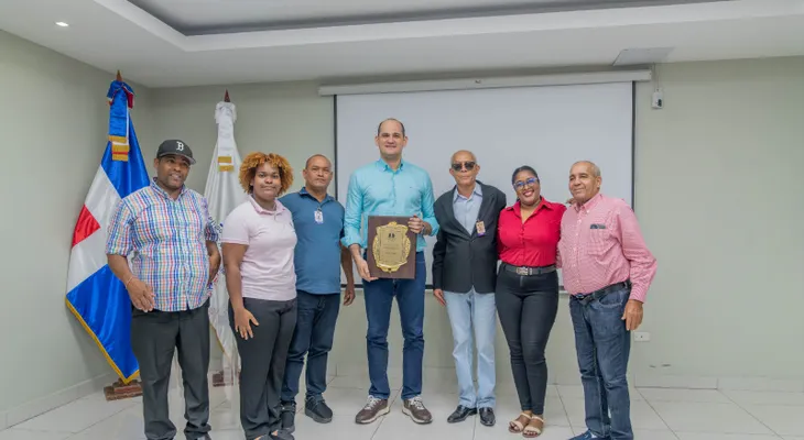 Asociación reconoce a Adolfo Pérez De León por su respaldo a pacientes renales