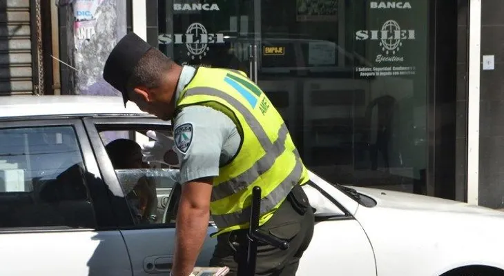 Aumentan multas de tránsito hasta RD$10,000, el mismo salario mínimo dispuesto por Danilo