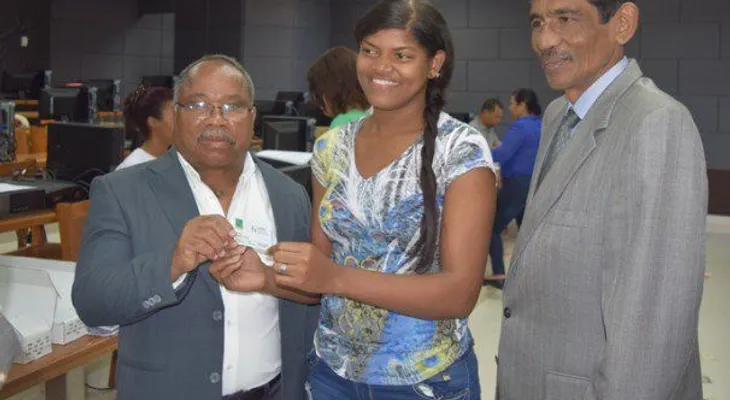  SENASA entrega carnés a cientos de estudiantes de la UASD en Barahona 