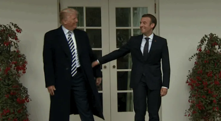 En el encuentro Trump-Macron, las manos hablaron: una colección de los GIF más incómodos y curiosos