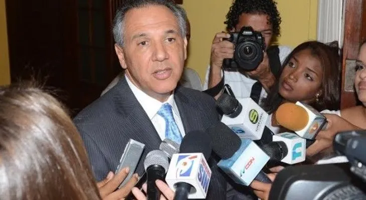 Peralta: El Gobierno ha hecho demasiado para regular a los haitianos