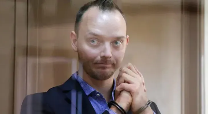 Condenan periodista ruso Iván Safrónov, a 22 años de cárcel por alta traición