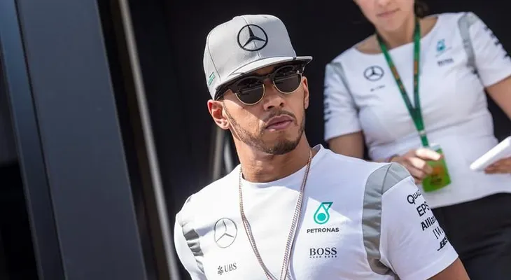 Hamilton: Llegar primero a la curva 1 es clave en Austria”