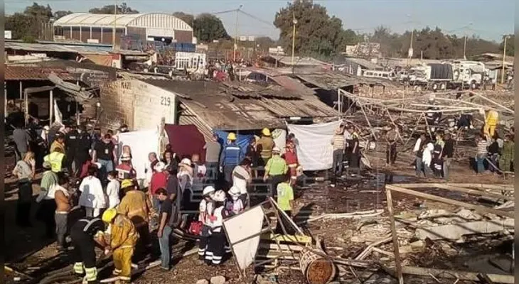 Al menos 14 muertos y 30 heridos al explotar un almacén de pirotecnia en México